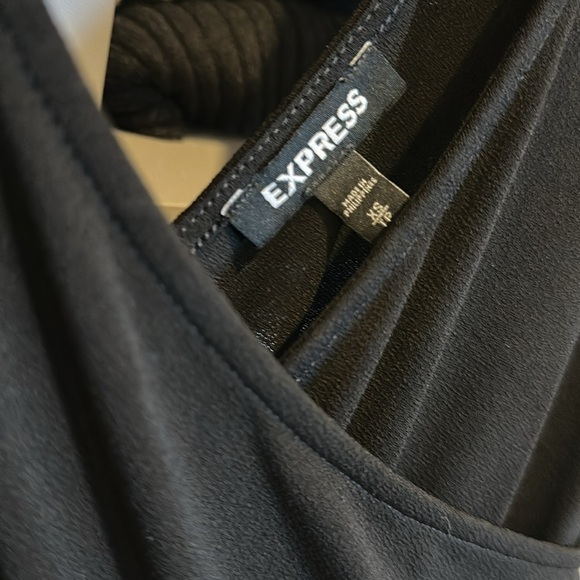 Express black crossover v neck elastic waistband short sleeve jumpsuit size XS - Picture 2 of 3